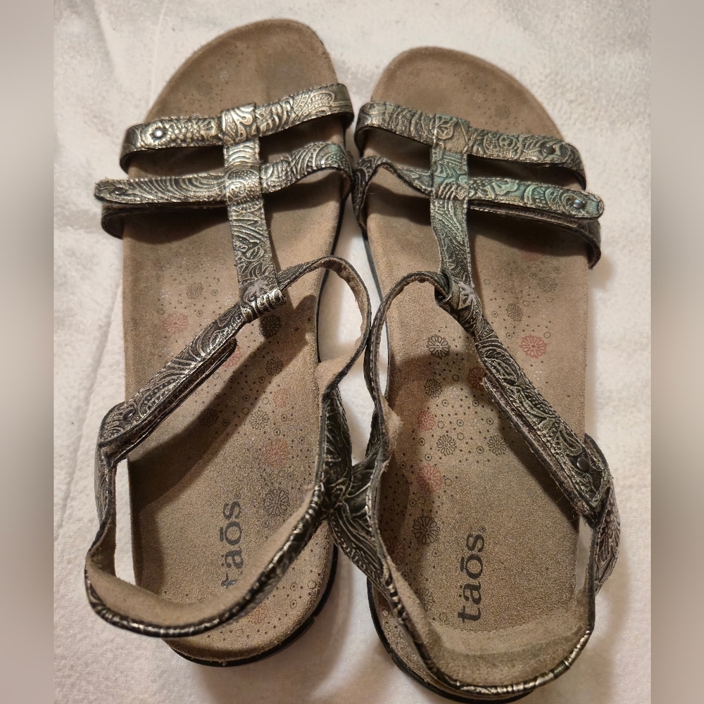 Taos Footwear Women's Silver Patterned Sandals. View shoe details - Picture 3 of 10